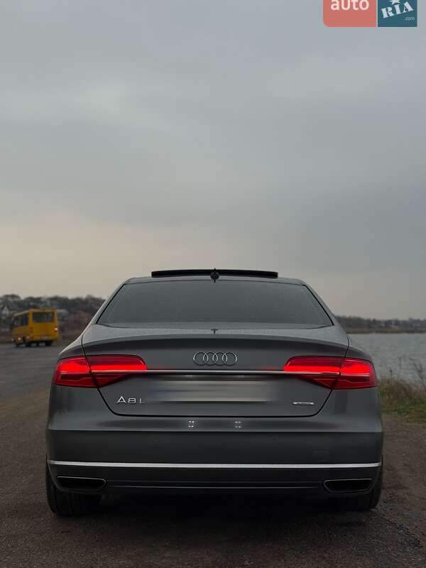 Седан Audi A8 2015 в Одесі
