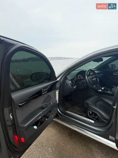 Седан Audi A8 2015 в Одесі
