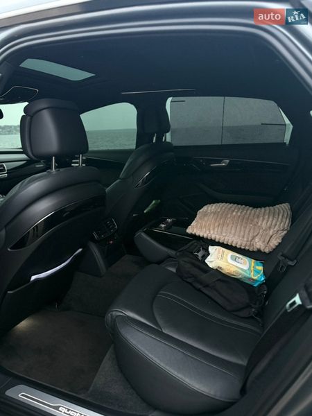 Седан Audi A8 2015 в Одесі