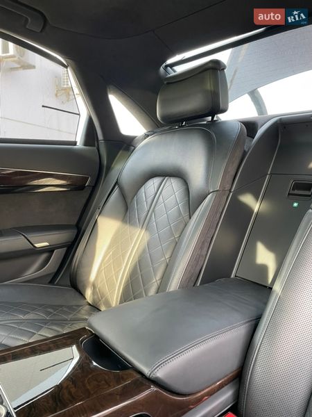 Седан Audi A8 2013 в Кропивницком