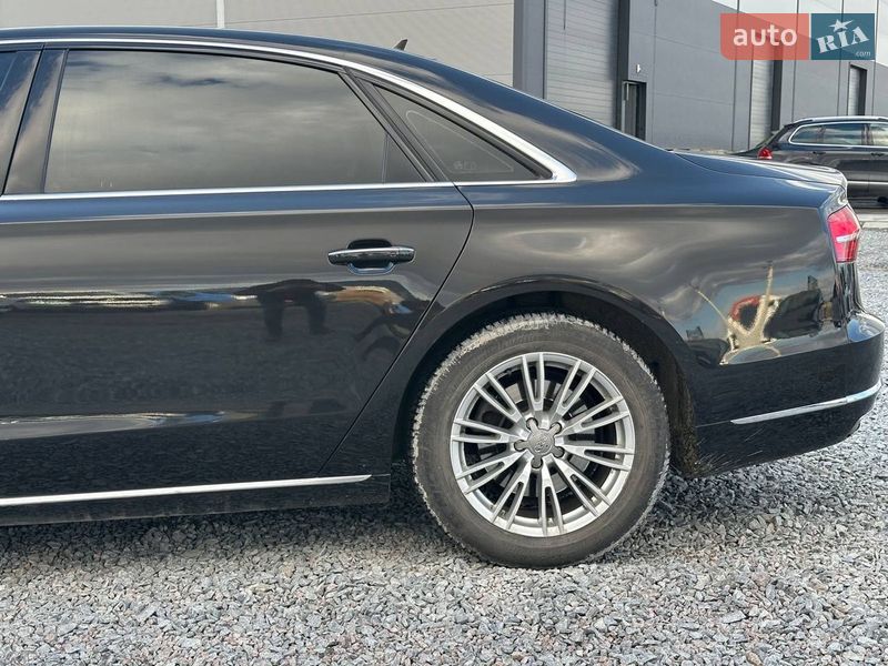 Седан Audi A8 2017 в Львове