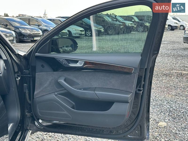 Седан Audi A8 2017 в Львове