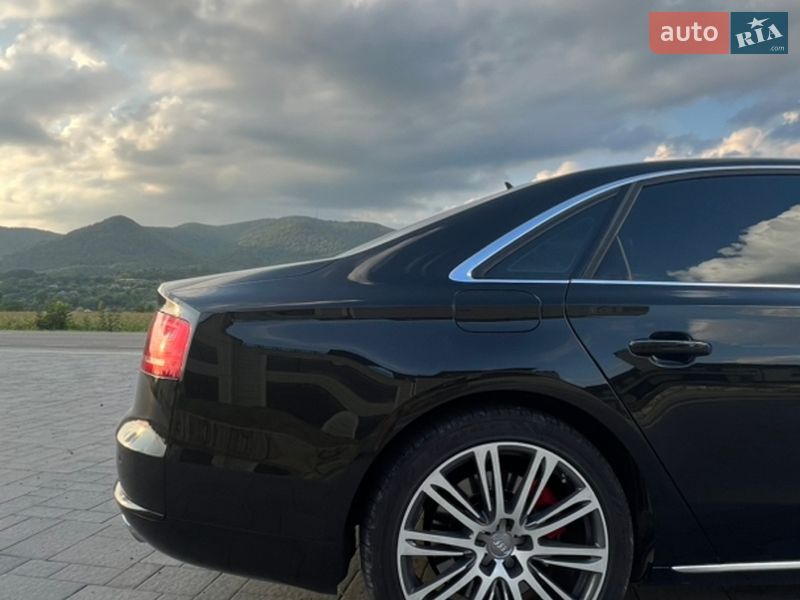 Седан Audi A8 2010 в Хусте