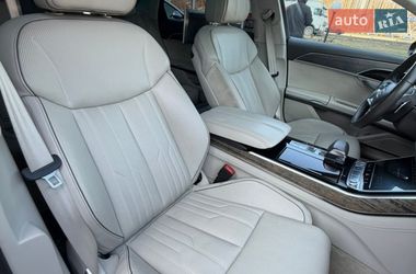 Седан Audi A8 2018 в Києві