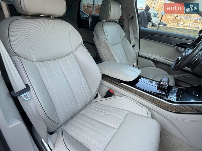 Седан Audi A8 2018 в Києві