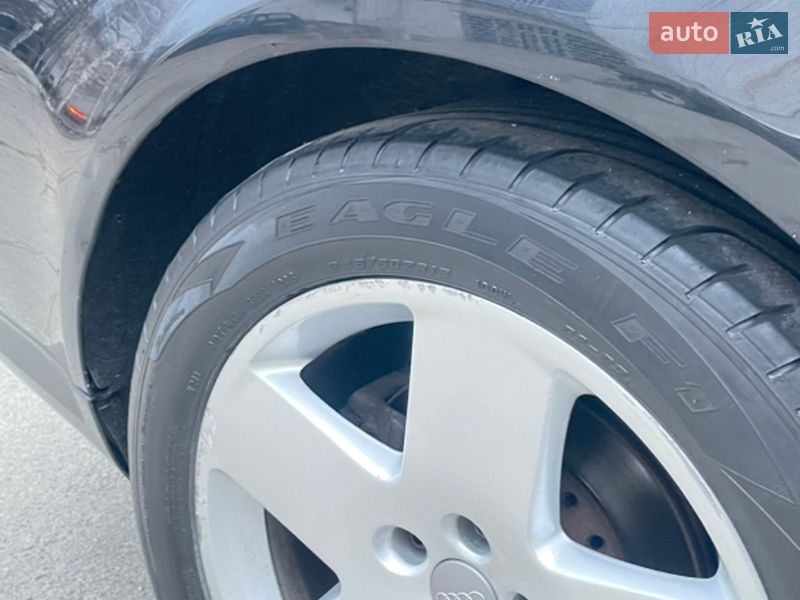 Седан Audi A8 2004 в Днепре