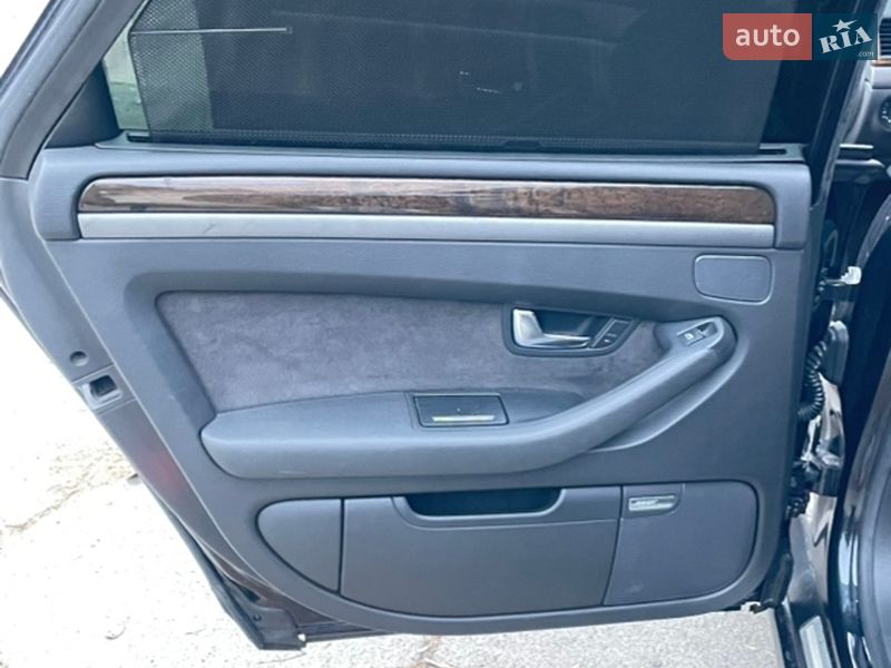 Седан Audi A8 2004 в Днепре