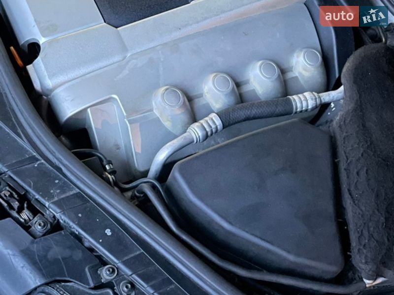 Седан Audi A8 2004 в Днепре