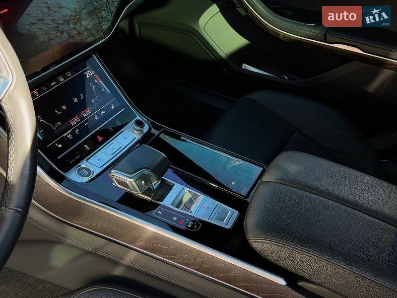 Седан Audi A8 2021 в Киеве