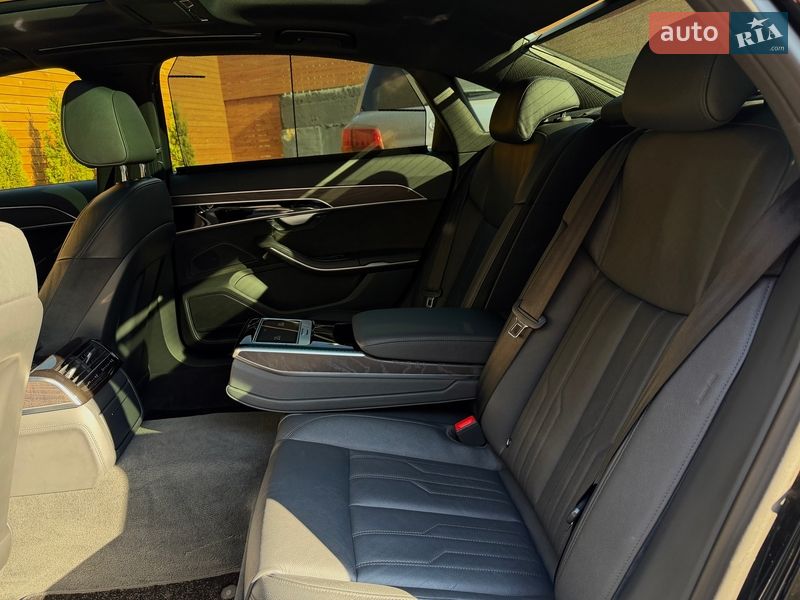 Седан Audi A8 2021 в Киеве