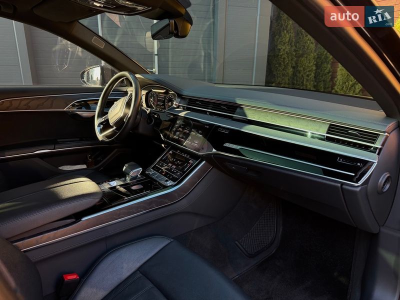 Седан Audi A8 2021 в Киеве