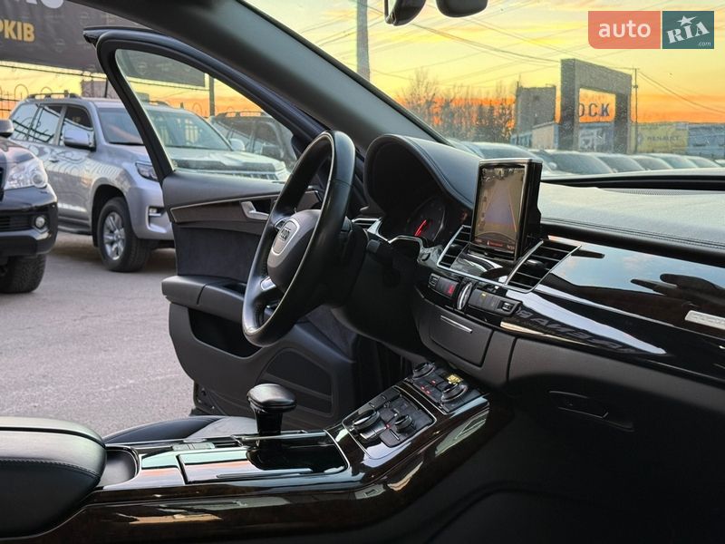 Седан Audi A8 2017 в Харкові