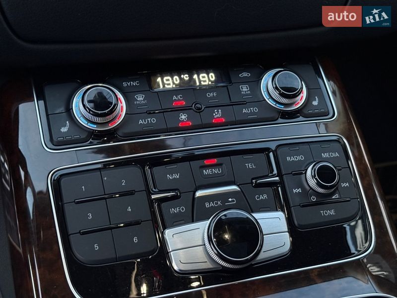 Седан Audi A8 2017 в Харкові