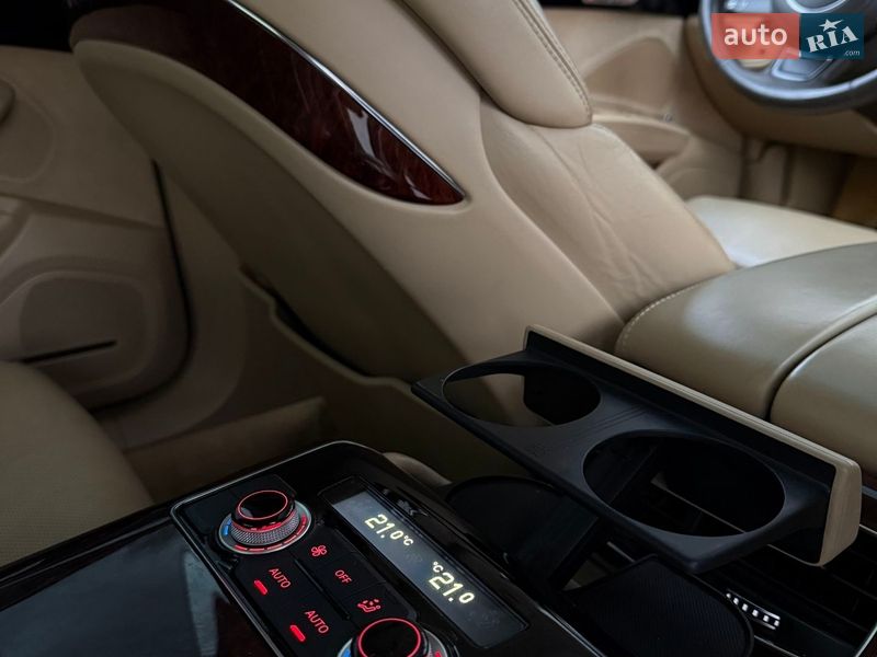 Седан Audi A8 2011 в Ивано-Франковске