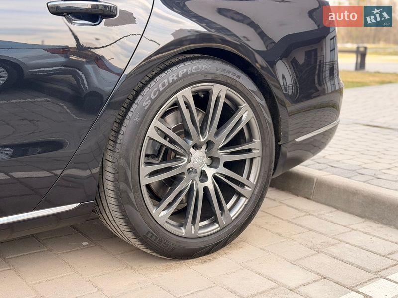 Седан Audi A8 2015 в Луцьку