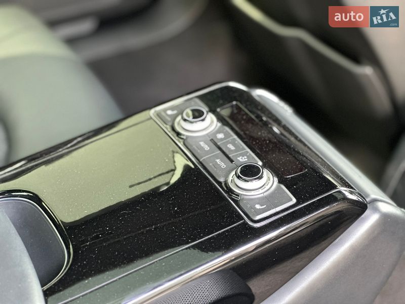 Седан Audi A8 2015 в Луцьку