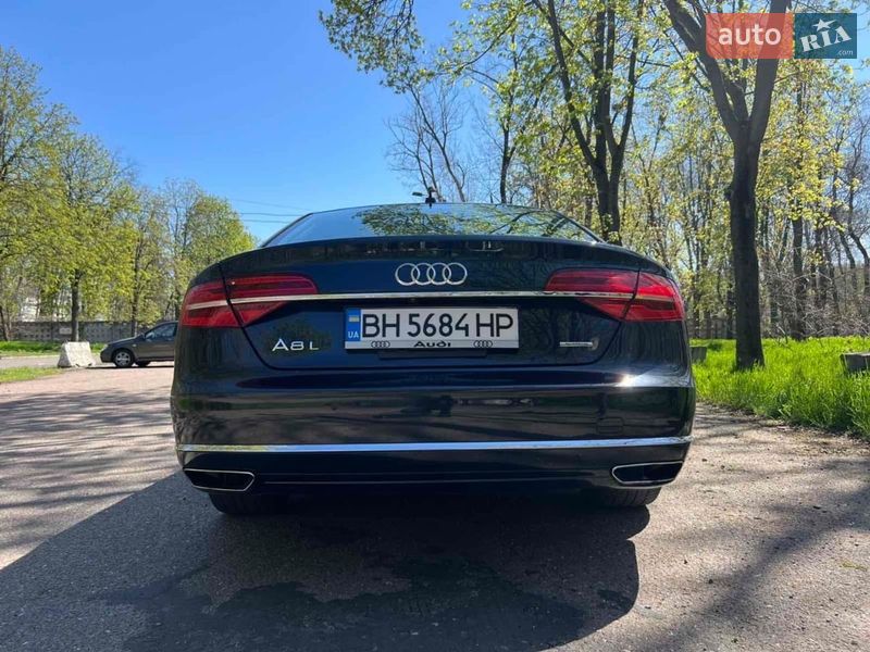 Седан Audi A8 2016 в Одесі