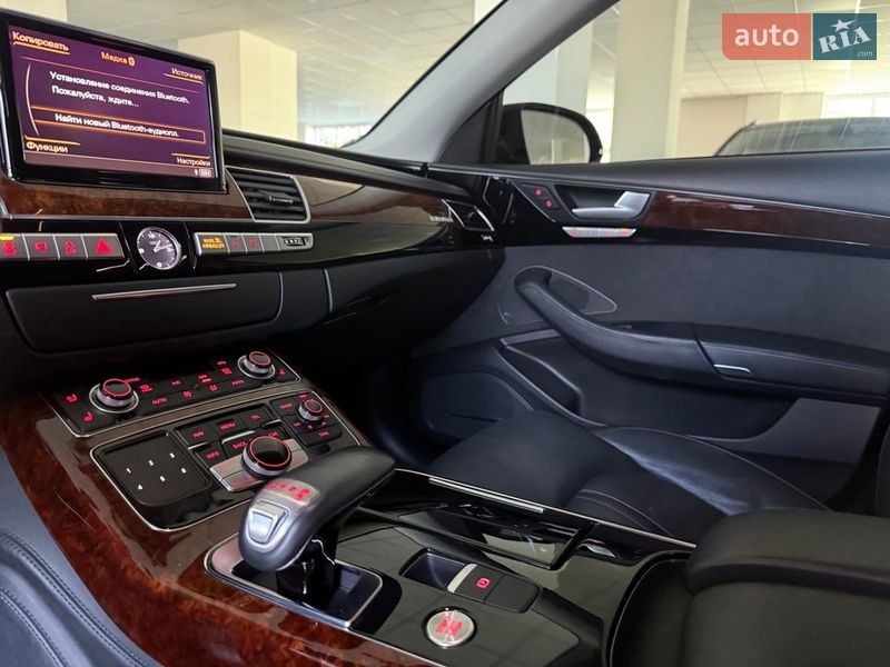Седан Audi A8 2014 в Полтаві