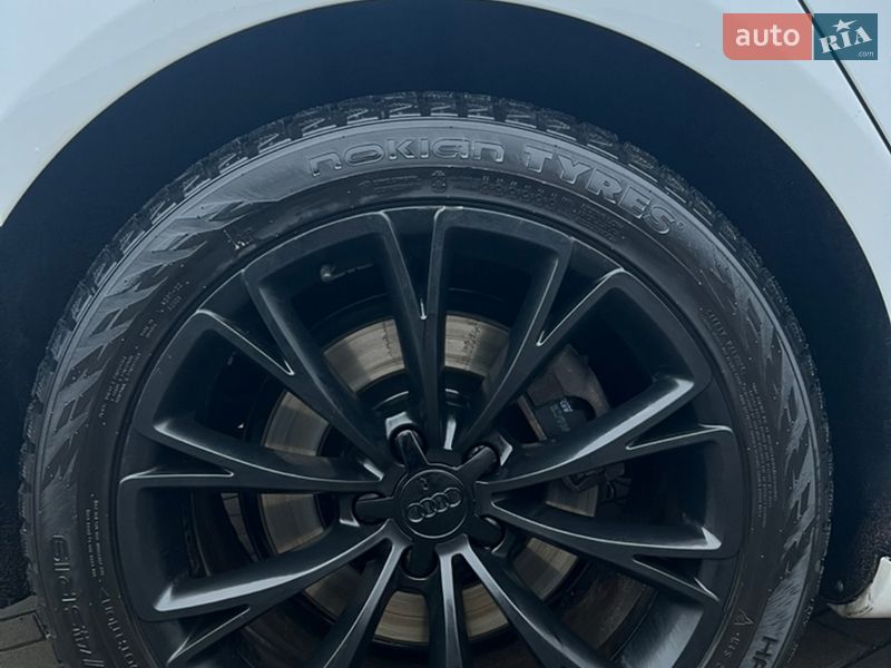 Седан Audi A8 2011 в Києві