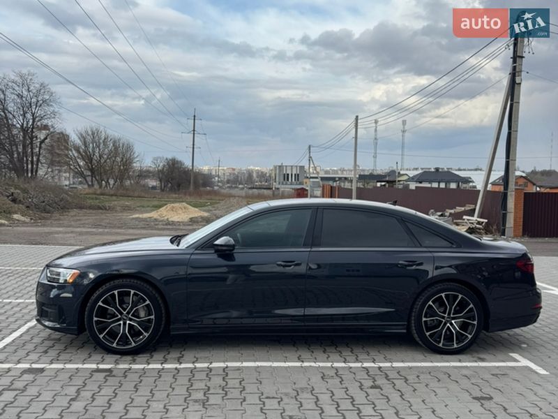 Седан Audi A8 2021 в Виннице