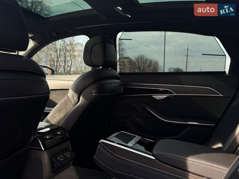 Седан Audi A8 2021 в Виннице