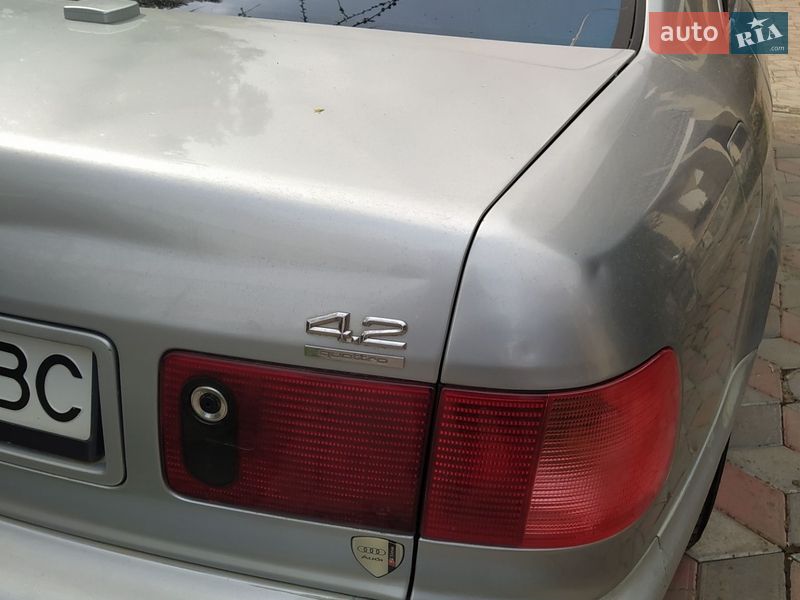 Седан Audi A8 1997 в Чернівцях