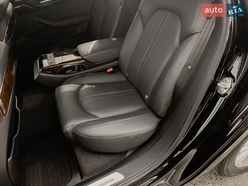 Седан Audi A8 2014 в Киеве