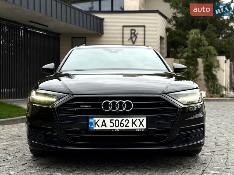 Седан Audi A8 2021 в Львове