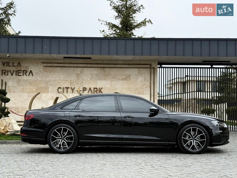 Седан Audi A8 2021 в Львове