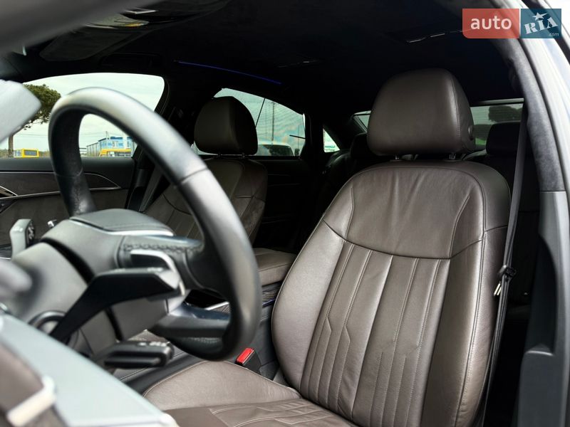 Седан Audi A8 2021 в Львове