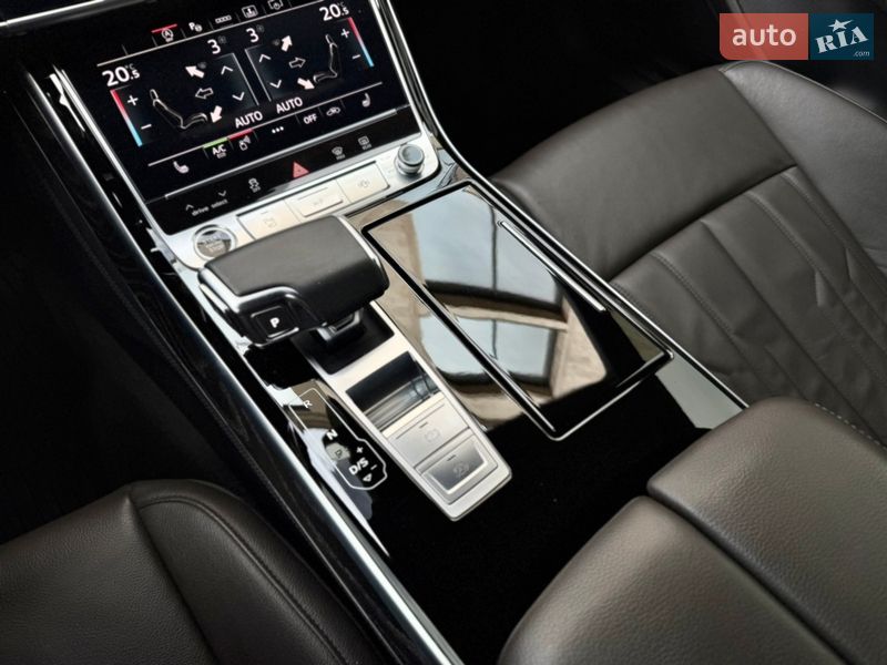 Седан Audi A8 2021 в Львове