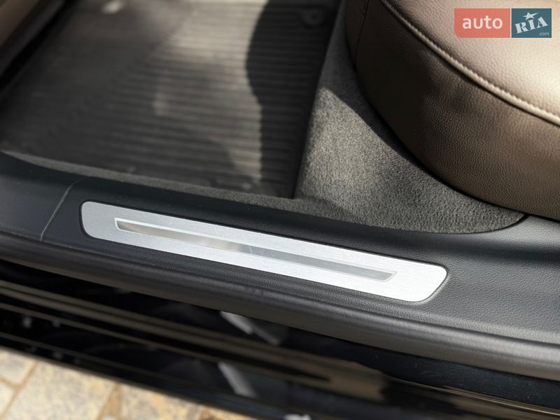 Седан Audi A8 2021 в Львове