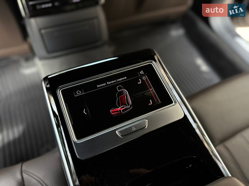 Седан Audi A8 2021 в Львове