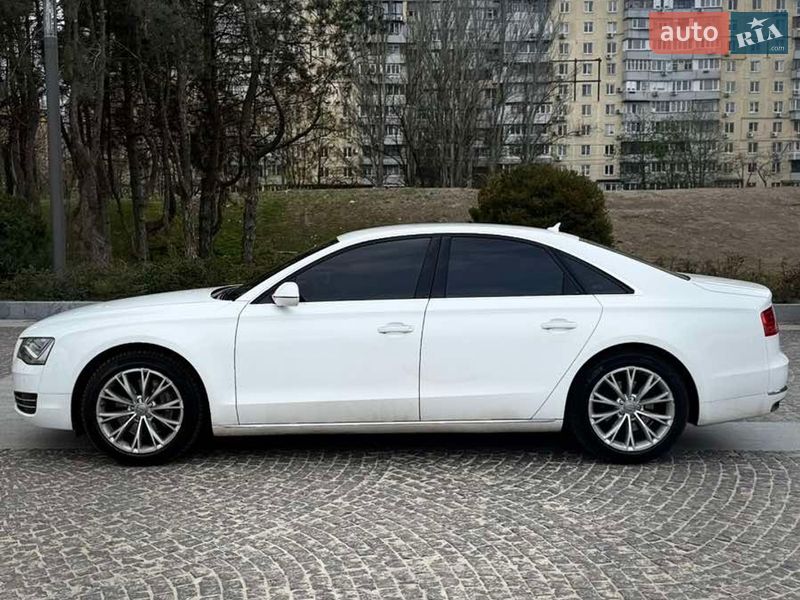 Седан Audi A8 2012 в Днепре