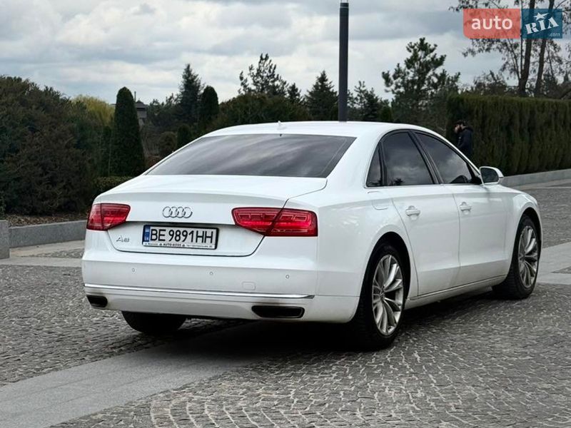 Седан Audi A8 2012 в Днепре