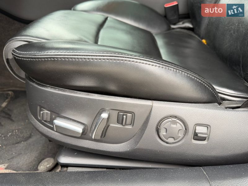 Седан Audi A8 2004 в Львові