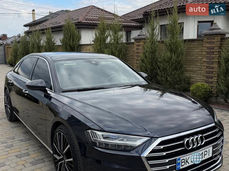 Седан Audi A8 2019 в Львові