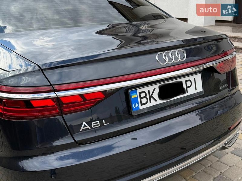 Седан Audi A8 2019 в Львові