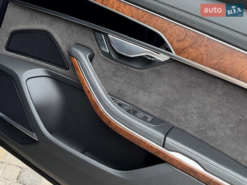 Седан Audi A8 2019 в Львові