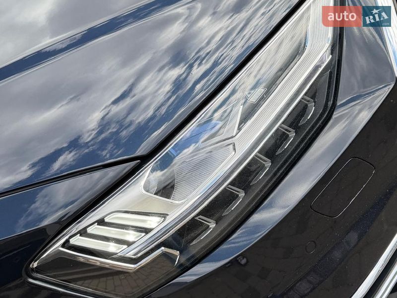 Седан Audi A8 2019 в Львові