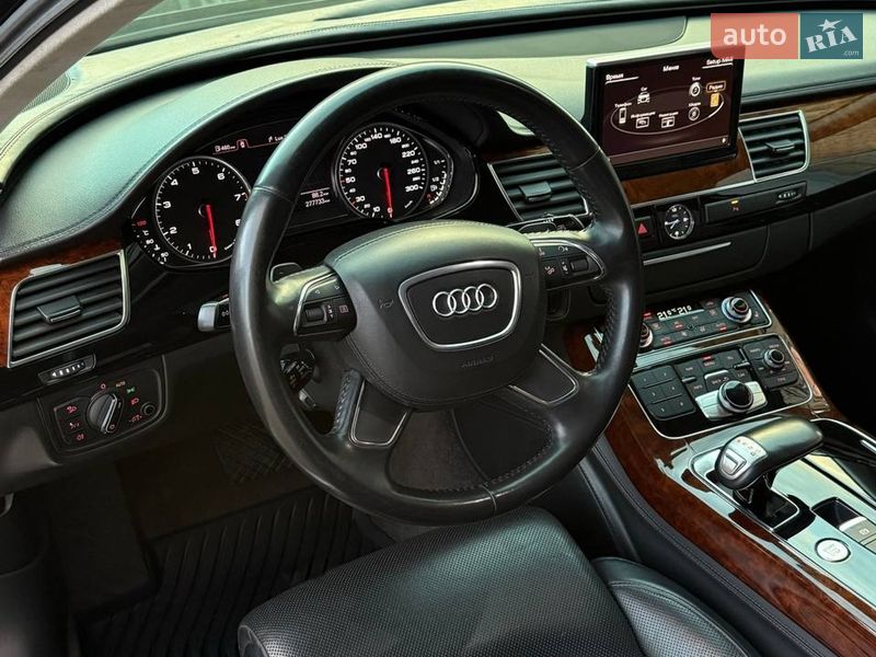 Седан Audi A8 2010 в Луцьку