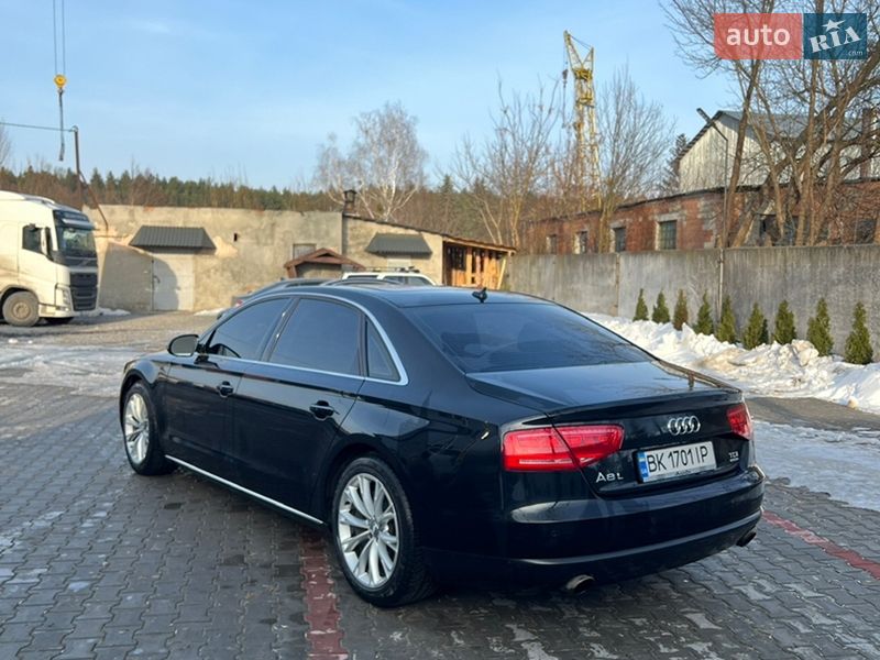 Седан Audi A8 2013 в Костополе