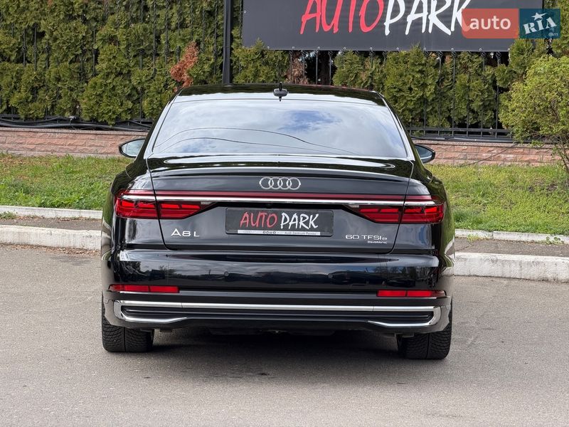Седан Audi A8 2022 в Киеве
