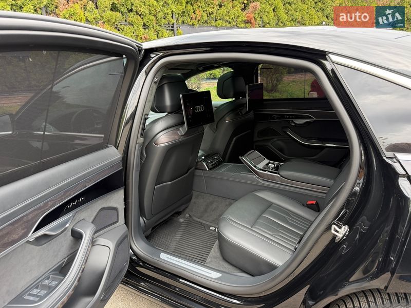 Седан Audi A8 2022 в Киеве