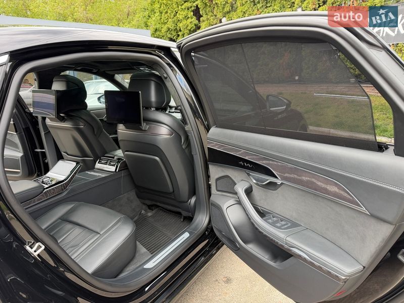 Седан Audi A8 2022 в Киеве