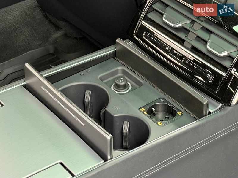 Седан Audi A8 2022 в Киеве