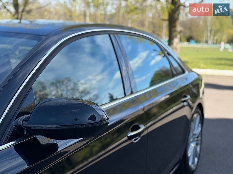 Седан Audi A8 2013 в Рівному