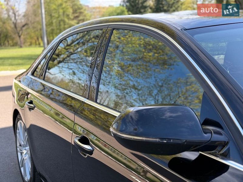 Седан Audi A8 2013 в Рівному