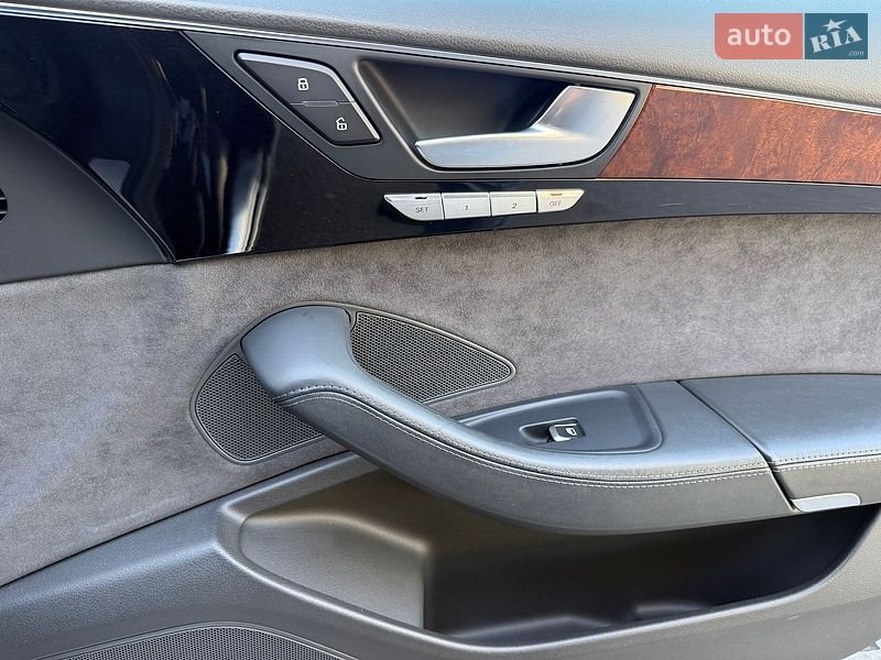 Седан Audi A8 2013 в Рівному