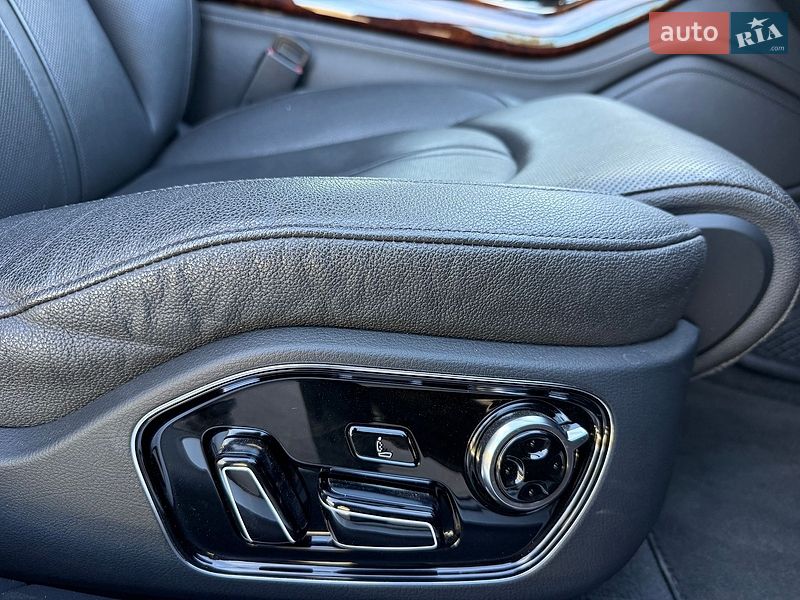 Седан Audi A8 2013 в Рівному